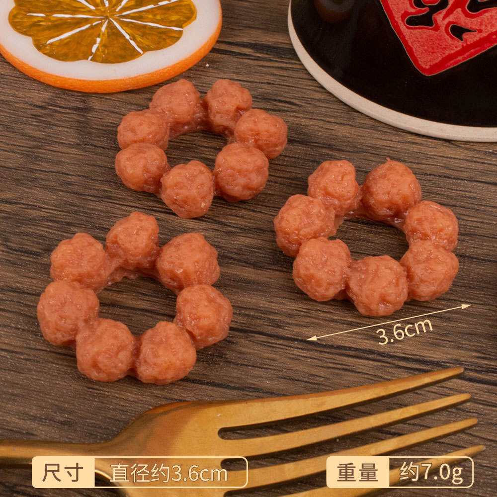 Un cercle de boulettes de viande