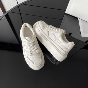 Baskets décontractées pour femmes, confortables et respirantes, blanches, plates, pour le fitness, la marche, la randonnée hivernale, avec talon compensé en plastique - Product Image 4