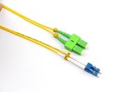 Câble de raccordement à fibre optique Commscope Jumper OM4 50/125um LSZH 1,6 mm Multimode LC-LC