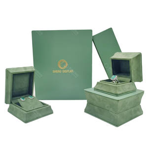 Joyero de terciopelo verde Shero, joyero de forma cuadrada, organizador de joyero, caja de collar y anillo con logotipo personalizado de Pu - Product Image 1