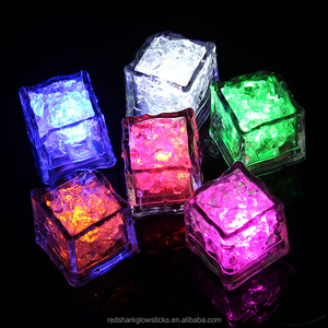 Luces LED <span class=keywords><strong>de</strong></span> Cubo <span class=keywords><strong>de</strong></span> Hielo <span class=keywords><strong>de</strong></span> Colores, con Destello Rápido y Lento, Resistentes al Agua, para <span class=keywords><strong>Acción</strong></span> <span class=keywords><strong>de</strong></span> <span class=keywords><strong>Gracias</strong></span>, <span class=keywords><strong>Día</strong></span> del Padre, Ramadán, Graduaciones, Fiestas, KTV y Bares - Product Image 1