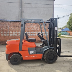 Montacargas Diésel Toyota FD30 Usado, Capacidad de 3 Toneladas, Peso de 4500 kg, Componente Principal del Motor Incluido, 0-2000 Horas - Product Image 3