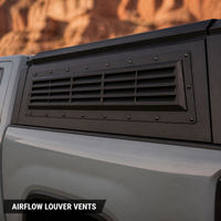Capot rigide pour camionnette Overland, coque métallique noire mate thermolaquée avec panneaux latéraux à persiennes