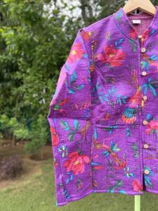 Veste matelassée à imprimé floral de qualité supérieure pour femmes |   Vêtements d'extérieur en coton rembourrés et doux |   Veste de mode légère faite à la main - Product Image 2