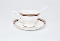 Ensemble de tasses et soucoupes en porcelaine fine de style américain, élégant, avec bordure dorée et rouge, durable, portable, vaisselle de table haut de gamme pour hôtel, OEM