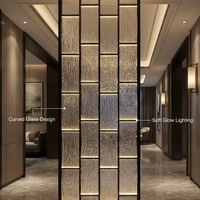 Paravent en verre artistique lumineux de luxe avec cadre en acier inoxydable intégré à LED pour les résidences et les espaces commerciaux haut de gamme