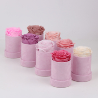 Gepersonaliseerde unieke islamitische Indiase fluwelen doos met eeuwigdurende planten, bloemen en rozen. Bruiloft- en feestcadeaus, gastengeschenken.