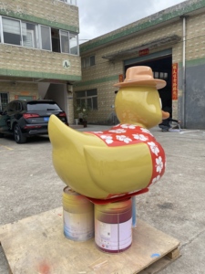 Sculpture de canard en fibre de verre personnalisée pour l'extérieur et l'intérieur - Product Image 4