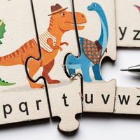 Puzzle en bois alphabet dinosaures pour enfants, apprentissage des lettres, scène volcanique, découpe laser, non toxique, finition mate, boîte cadeau, usine OEM
