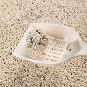 Fabricant OEM en gros, litière <span class=keywords><strong>pour</strong></span> <span class=keywords><strong>chat</strong></span> en tofu mélangé à la bentonite, 6 l, forme de bande, anti-odeurs, forte absorption, sans poussière, agglomérante, 100% naturelle, de qualité supérieure - Product Image 1