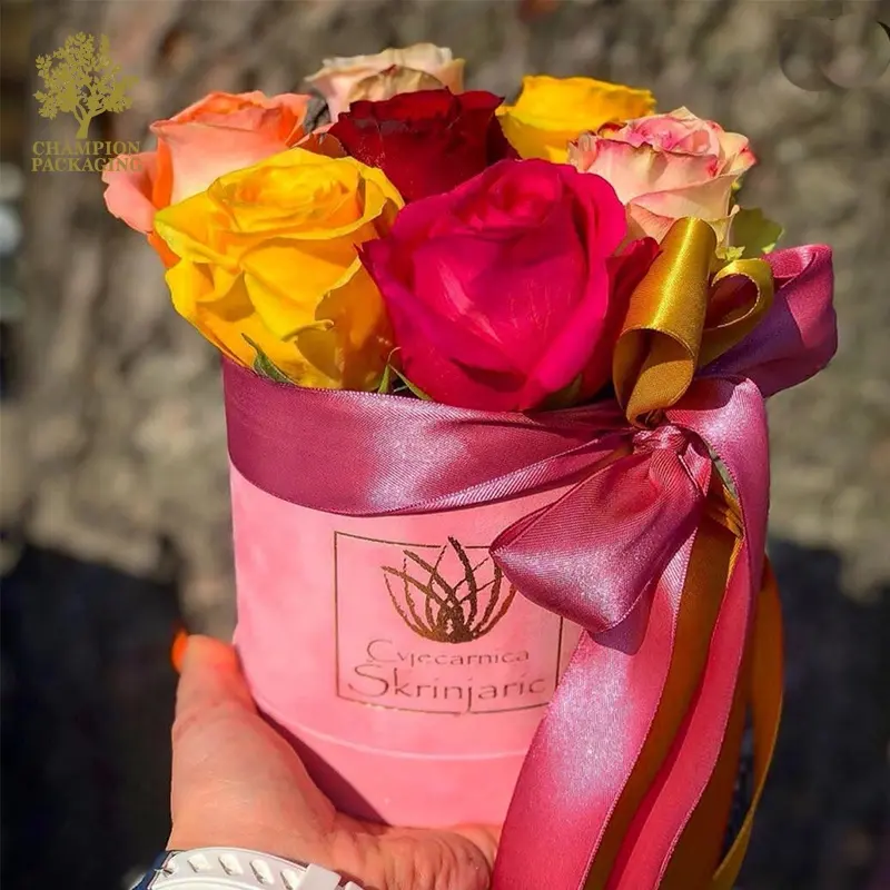 थोक लक्जरी कस्टम नई डिजाइन सफेद शादी दौर टोपी कागज पैकेजिंग वेलेंटाइन उपहार गुलाब मखमल गुलदस्ता फूल बॉक्स