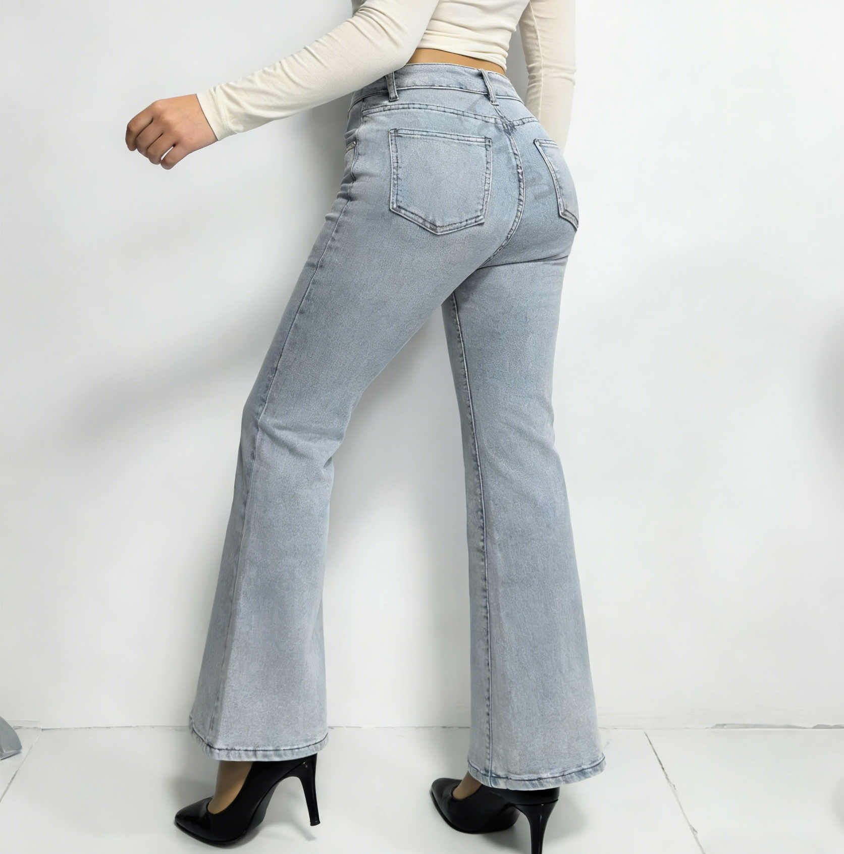 Light Blue-flare leg