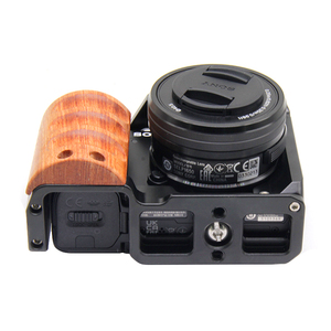 Cage pour appareil photo <span class=keywords><strong>Sony</strong></span> Alpha ZV-E10 avec poignée en bois, cage complète avec poignée en bois pour <span class=keywords><strong>Sony</strong></span> <span class=keywords><strong>ZVE10</strong></span> - Product Image 5