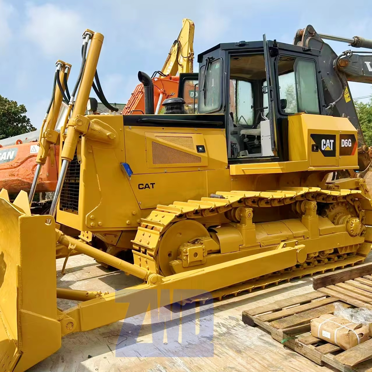 Бульдозер Caterpillar в идеальном состоянии для продажи с компонентами сердечника двигателя насоса