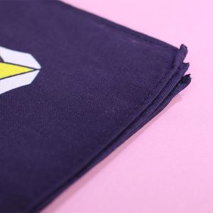 Bandana de sport carrée en coton et soie, imprimée sur mesure en usine, avec double logo, pour les fans - Product Image 4