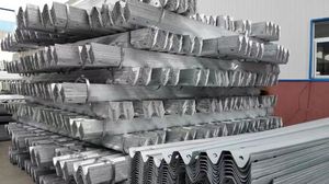 Roadsafe <span class=keywords><strong>Q235</strong></span> đường cao tốc guardrails nhúng nóng thép mạ kẽm W chùm sóng chùm/guardrail bảo vệ đường sắt - Product Image 4
