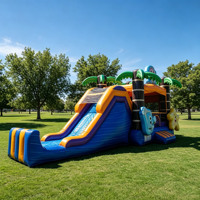 Château gonflable commercial sur le thème de l'océan avec toboggan et palmiers pour la location de fêtes d'enfants