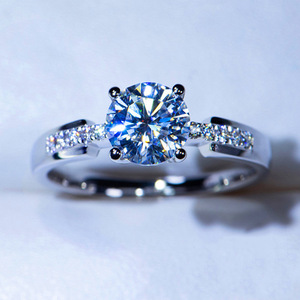Anello solitario a quattro punte per donna, stile con pietre scintillanti, elegante gioiello da dito alla moda - Product Image 3