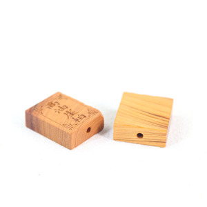 Pendentif carré en bois de cyprès huilé 20x16x6mm pour bijoux DIY, artisanat, cadeau - Product Image 2