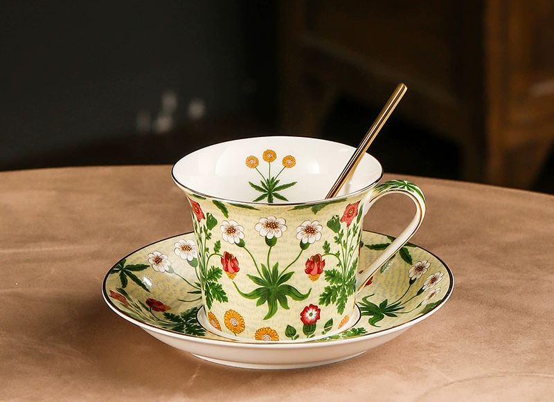 ถ้วยและจานรอง