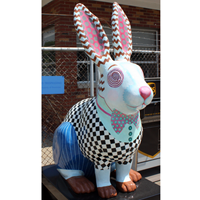 Usine personnalisée coloré fibre de verre lapin Statue résine dessin animé lapin géant Animal Sculpture pour la décoration