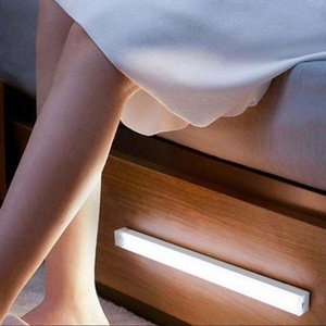 ไฟ LED เซ็นเซอร์ตรวจจับความเคลื่อนไหวแบบไร้สาย ขนาด 10 ซม. 20 ซม. ชาร์จผ่าน USB รุ่นใหม่ พร้อมแม่เหล็กสำหรับติดตู้เสื้อผ้า ตู้เก็บของ - Product Image 3