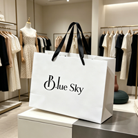 Sacs shopping en papier blanc de luxe personnalisés OEM/ODM pour cosmétiques, vêtements, emballages recyclés, sacs fourre-tout en papier cadeau