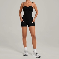 Combinaison de sport pour femme, style short, à bretelles halter, effet push-up fessier, froncée, coupe ajustée, respirante et anti-transpiration