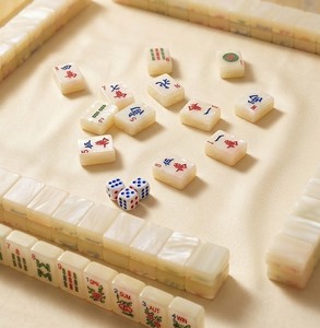Elegante Mahjong in Tonalità Conchiglia, Acrilico Delicato, Set Completo, Gioco Tradizionale per Intrattenimento Indoor, Ottima Scelta Quotidiana - Product Image 4