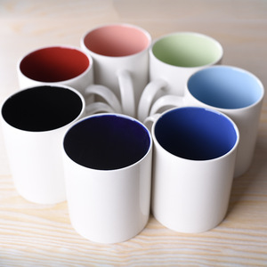 แก้วเซรามิกสีขาวแบบกำหนดเองพร้อมหูจับทรงกลม สำหรับการปรับแต่งส่วนบุคคลและการใช้งานเพื่อการส่งเสริมการขาย - Product Image 4