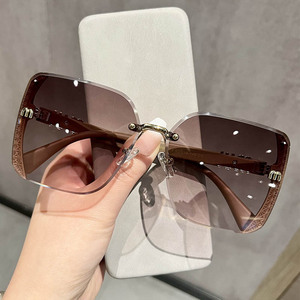 2024 nuovi occhiali da sole con montatura lucida quadrati alla moda eleganti da donna alla moda <span class=keywords><strong>M</strong></span> sfumature alla moda di marca alla moda Gafas De <span class=keywords><strong>Sol</strong></span> - Product Image 3