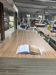 Revêtement mural en film brillant de haute qualité 5 mm 8 mm, fabrication chinoise, livraison directe d'usine, panneaux muraux en <span class=keywords><strong>PVC</strong></span> - Product Image 4