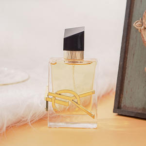 Perfume Feminino First-time Lovers Free Water 50ML <span class=keywords><strong>Eau</strong></span> <span class=keywords><strong>De</strong></span> <span class=keywords><strong>Parfum</strong></span> Spray com Notas Florais <span class=keywords><strong>de</strong></span> Patchouli, Fragrância Fresca e Duradoura, Suporte para Cabelo, China - Product Image 3