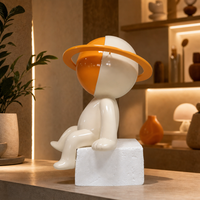 Statue d'astronaute moderne minimaliste en résine durable, aérographe, thème amour, décoration intérieure