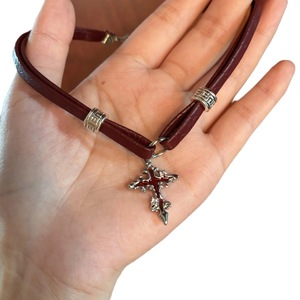 Collier ras du cou en forme de croix, collier ras du cou superposé en cuir de style européen et américain unique, collier ras du cou avec boucle en métal punk brun rougeâtre, style preppy - Product Image 5