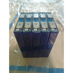 แบตเตอรี่แบบปริซึม LiFePO4 30Ah 3.2V สำหรับ EV พลังงานแสงอาทิตย์ใช้งานได้ยาวนานก้อนแบตเตอรี่ลิเธียมไอออน IP67ขายส่งจำนวนมาก - Product Image 1