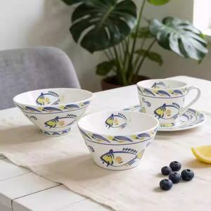 Service de table en céramique à motif de <span class=keywords><strong>poisson</strong></span> peint à la main - Vaisselle bleue et jaune pour la maison, l'hôtel et <span class=keywords><strong>le</strong></span> restaurant, passe au lave-vaisselle - Product Image 4