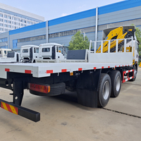 Camion plateau personnalisable FAW 6x4 avec grue à flèche pliante SQZ132, grue de chargement 6/7/8/10 tonnes, camion de transport de conteneurs à vendre