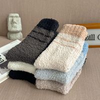 Chaussettes d'hiver en tricot pour hommes, douces et moelleuses, à rayures classiques, en velours corail, chaudes et confortables pour la maison, faible MOQ