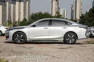 CHANGAN Qiyuan A05 1.5L 110CV L4 Ibrido 70km 9.07kWh 110CV 81kW/143Nm PHEV <span class=keywords><strong>Leader</strong></span> LHD Nuova Auto Usata in Vendita 2024 - Product Image 4
