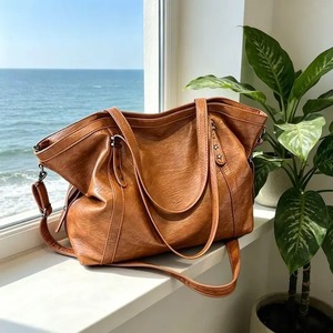 Bolso de hombro de cuero de alta calidad para mujer, ideal para viajes, universidad y oficina, con diseño de almacenamiento funcional, disponible para la venta. - Product Image 5