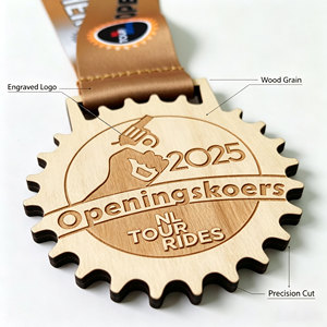 Médailles en bois gravées au laser avec logo personnalisé, fabriquées par Oneway Factory, porte-médailles de marathon personnalisé, médaille en bois - Product Image 4