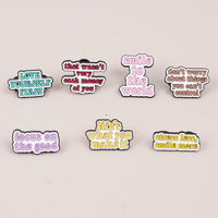 2024 La nouvelle épinglette d'inspiration chaude émail doux épingles en gros personnalisé coloré dessin animé mignon métal personnalisé nom broche lettre