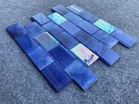 Foshan Parcos : Mosaïque de verre pour piscine, carreaux carrés bleus personnalisés, carreaux iridescents pour piscine