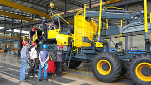 Xuvol XVY18C Forwarder forestier tout-terrain avec bras télescopique hydraulique et rotation à 360° °   Grappin rotatif - Product Image 3