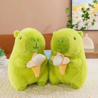 Peluche Capybara Vert de 8 Pouces Tenant une Banane, Super Douce, Jouet en Peluche Anime Kawaii pour Machine à Griffes