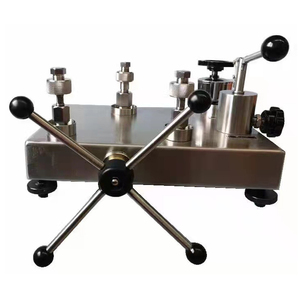 Comparateur de pompe hydraulique de calibration de bureau haute pression 1600 bars pour liquides moyens YWQ-1441 Pompe hydraulique 1600 bars haute pression - Product Image 1