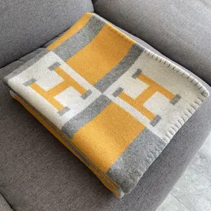 Yumuşak atmak kış battaniyesi özel örme atmak battaniye modern mektup H yün kaşmir battaniye