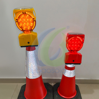 Feu de signalisation routière solaire à LED avec lentille rouge, jaune, ambre, coque arrière noire et blanche en PC, deux modes d'éclairage, protection IP54