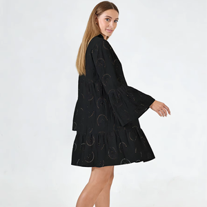 เดรสผ้าปักลายฉลุสีดำสำหรับผู้หญิงไซส์ใหญ่ แขนทรงระฆัง ชายระบาย ทรงหลวม สวมใส่สบาย ความยาวระดับเข่า - Product Image 1